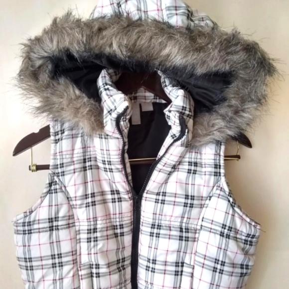 Max Rave Jackets & Blazers - Max Rave Vest with faux fur M